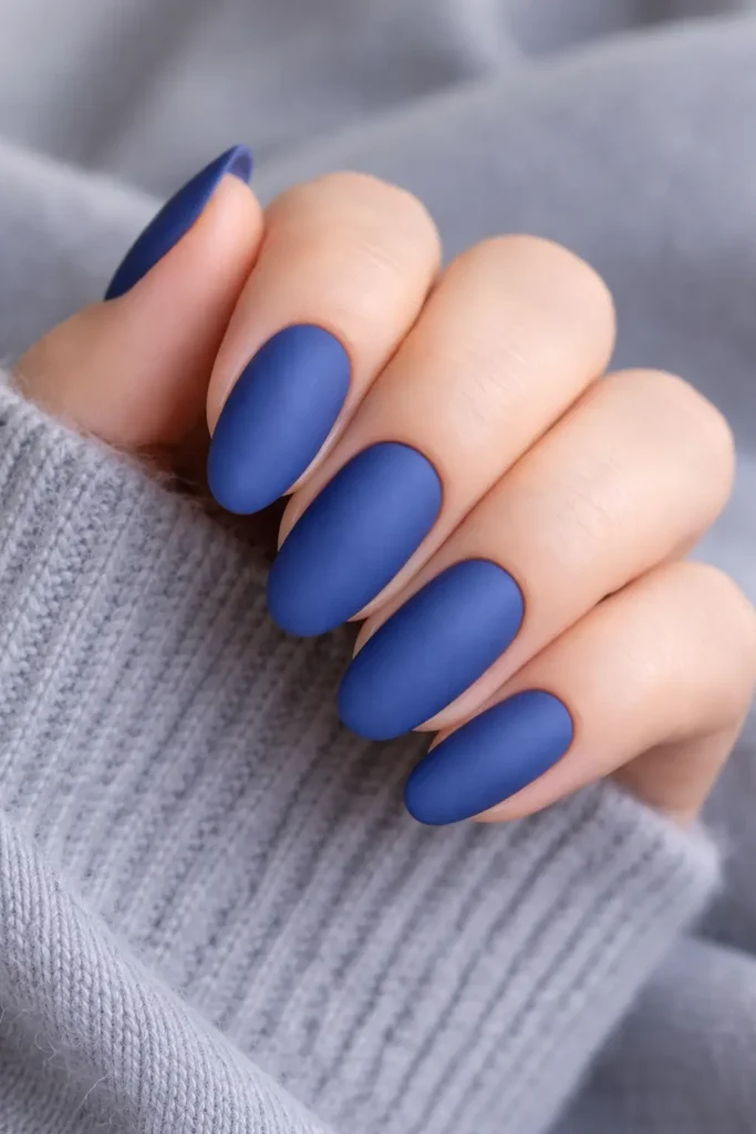 Velvety blue matte nails on square shape
