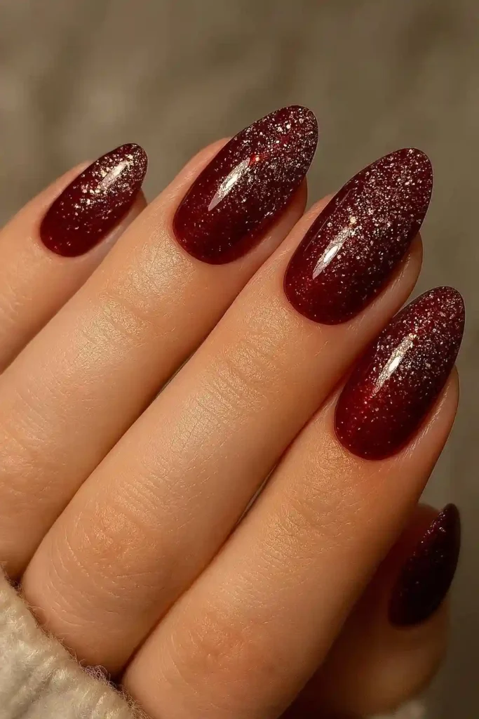Holiday gel nail ideas with deep red glitter and emerald chrome festive nails
