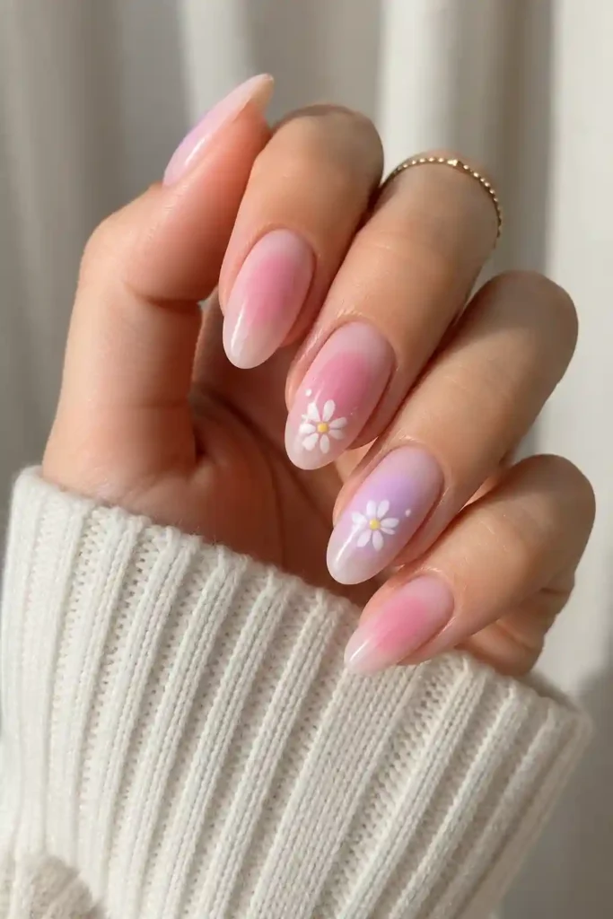 Daisy aura nails with soft gradient and floral accents