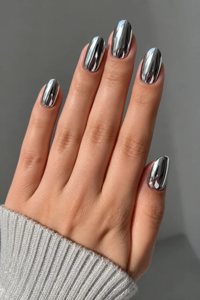 Mirror-like silver chrome nails with reflective finish